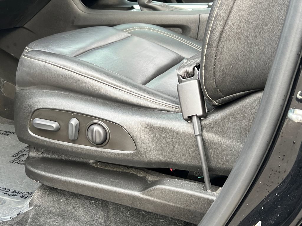 Used 2023 Chevrolet Traverse LT image 21