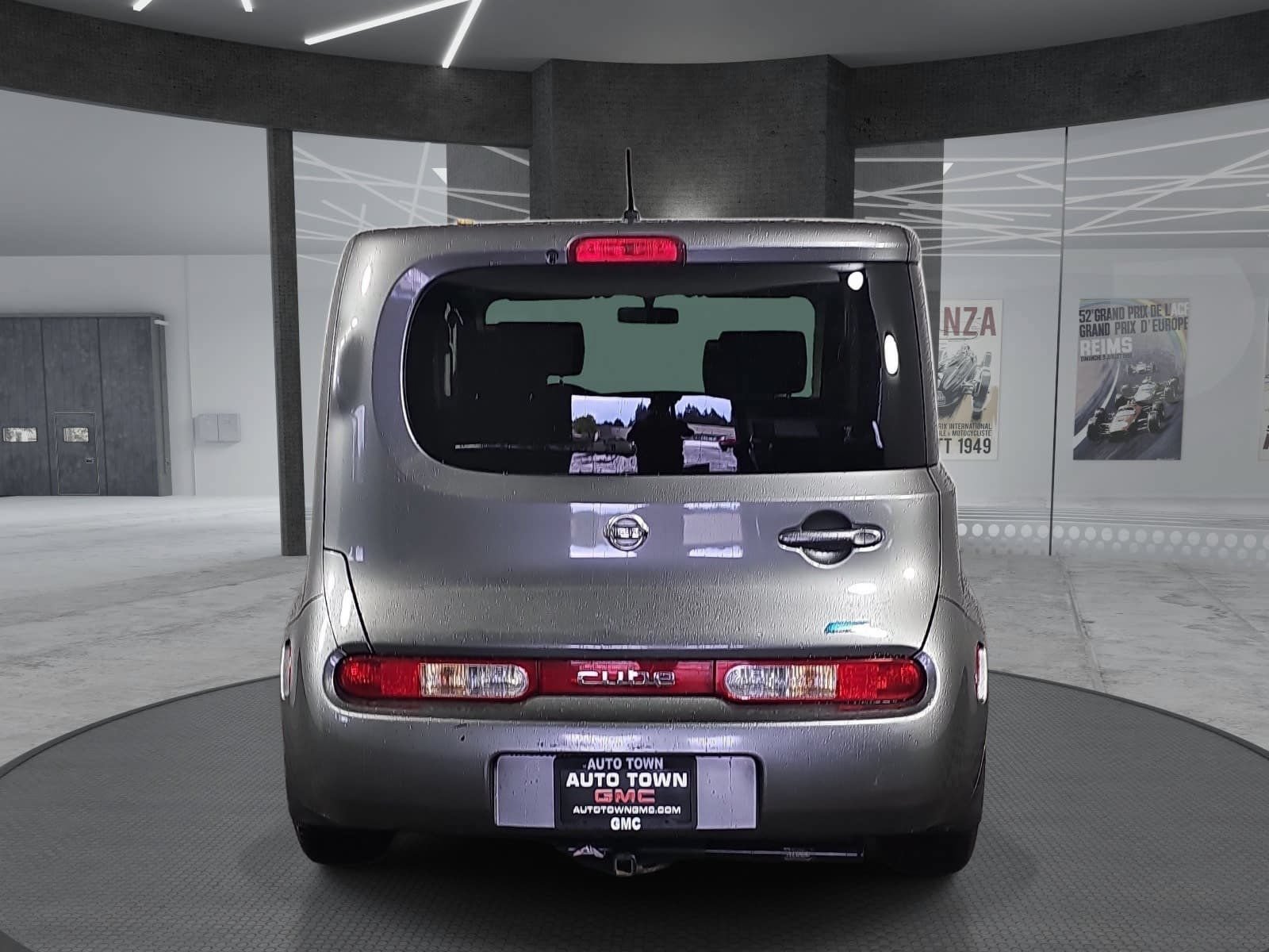 Used 2013 Nissan Cube FWD image 6