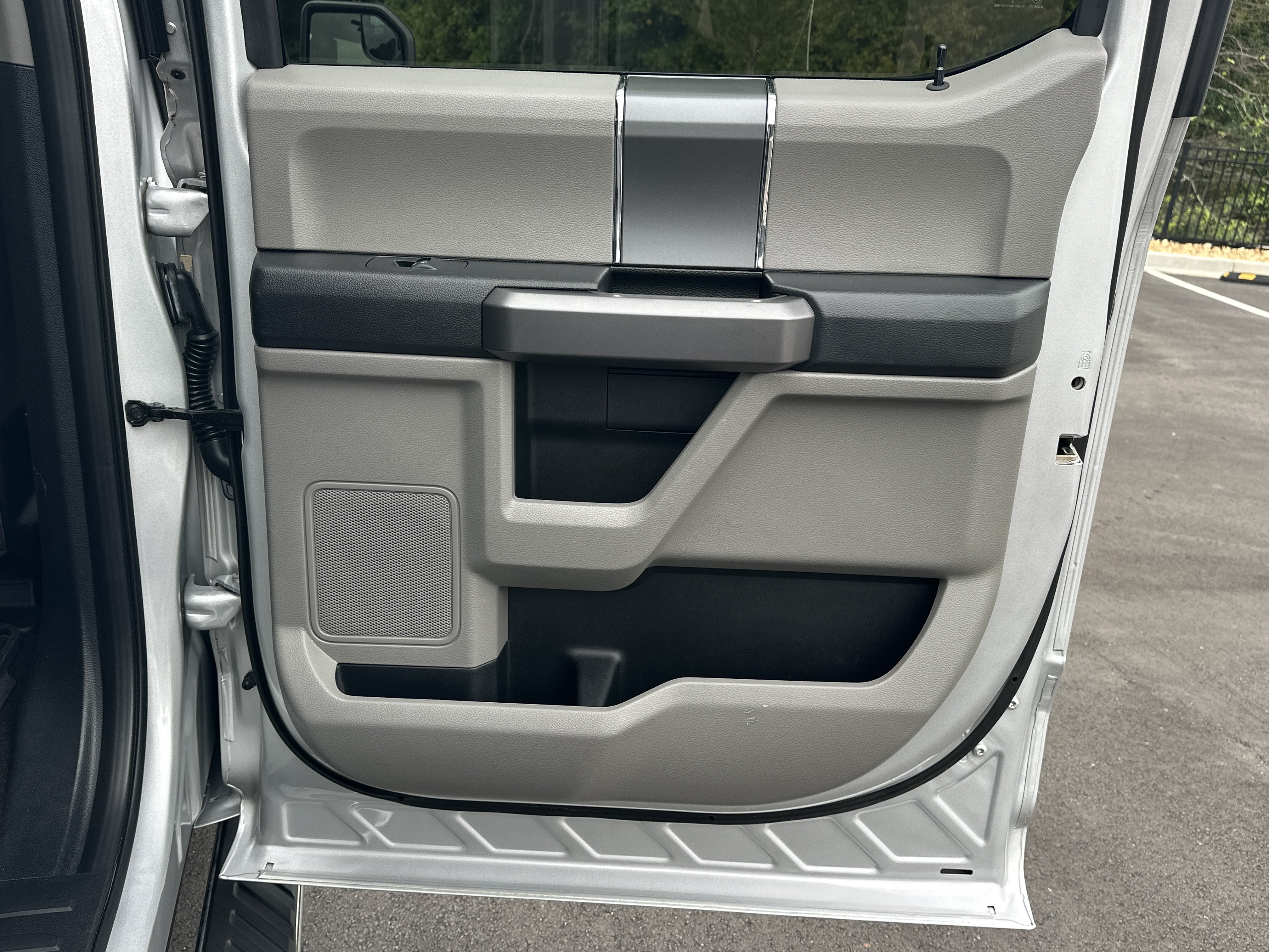 Used 2019 Ford F150 XLT w/ Equipment Group 302A Luxury AWD/4WD image 17