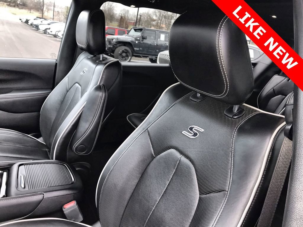 Used 2023 Chrysler Pacifica Limited w/ S Appearance Package image 11