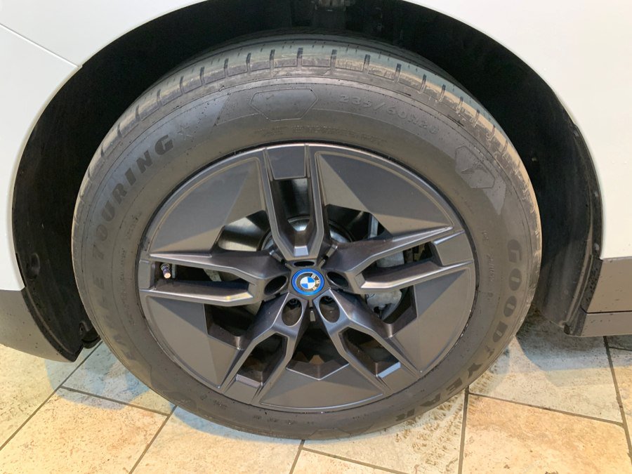 Used 2023 BMW iX xDrive50 w/ Premium Package AWD/4WD image 14