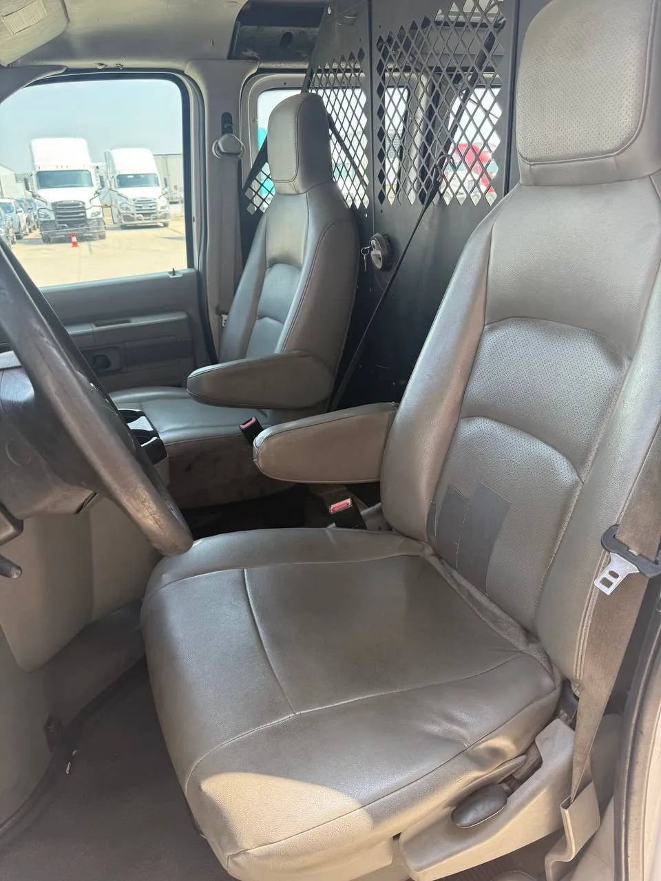 Used 2009 Ford E-250 and Econoline 250 RWD image 10