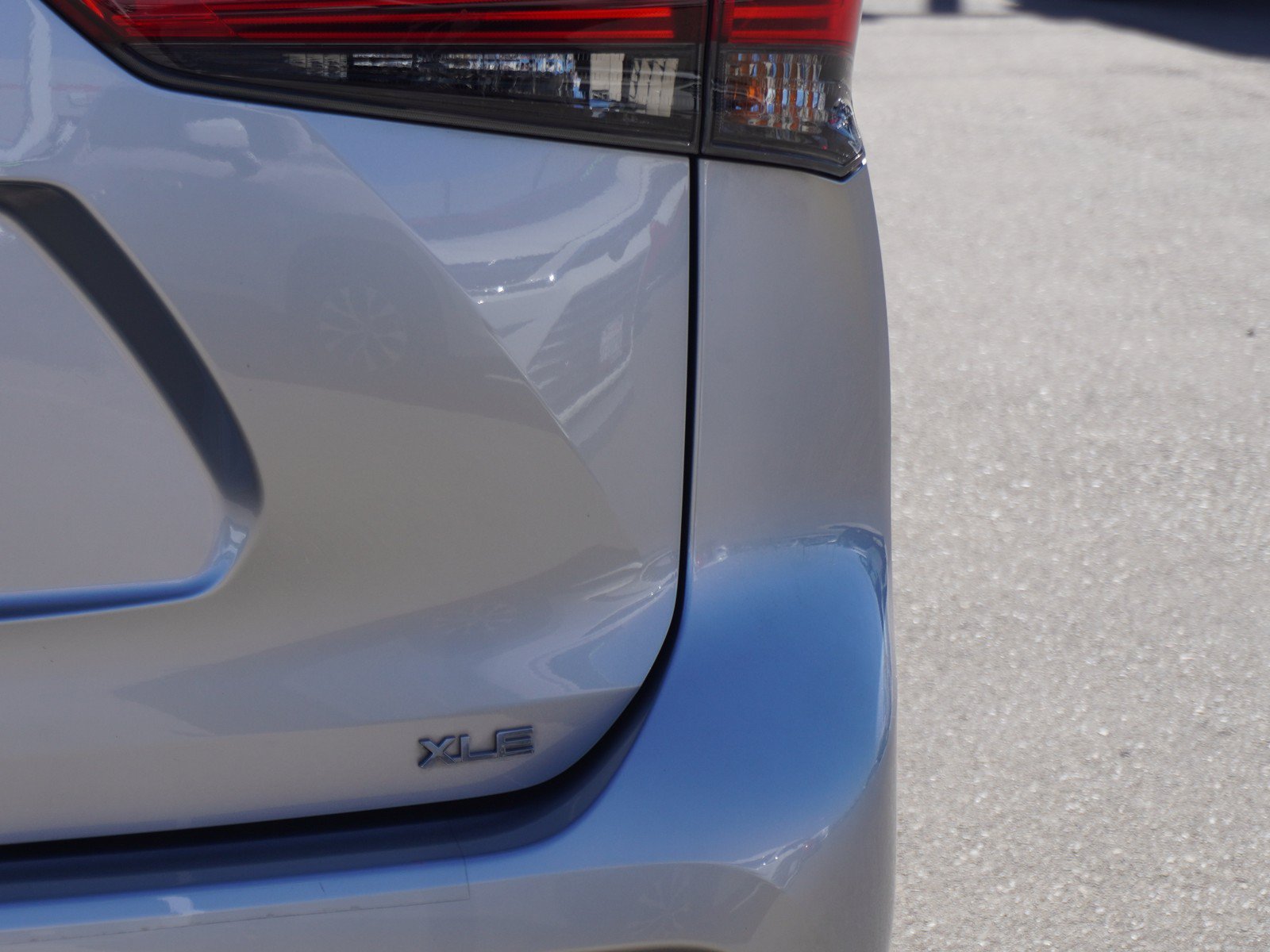 Used 2023 Toyota Highlander XLE FWD image 10