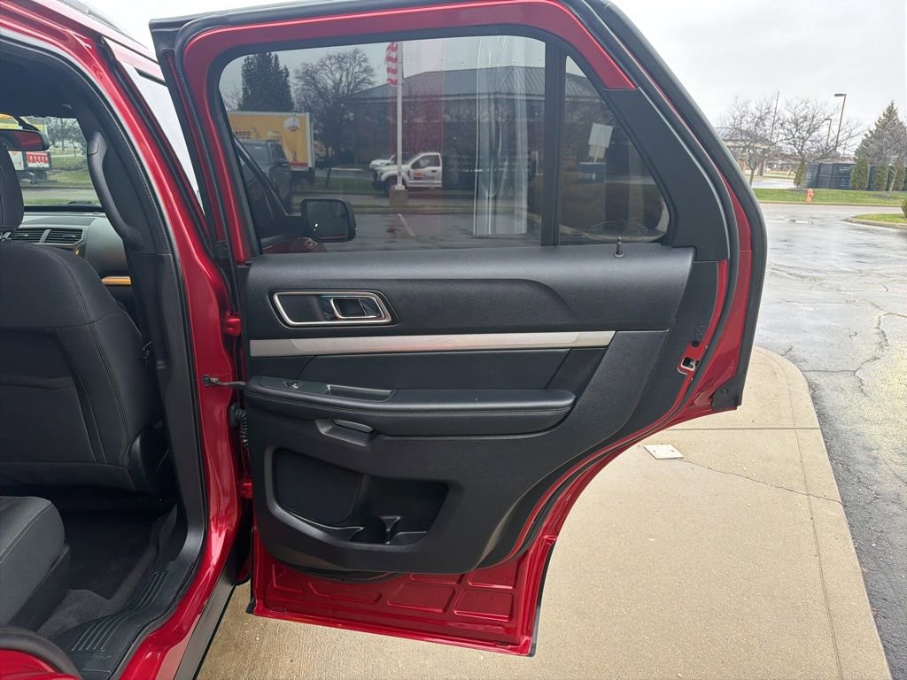 Certified 2018 Ford Explorer XLT w/ Equipment Group 201A image 36