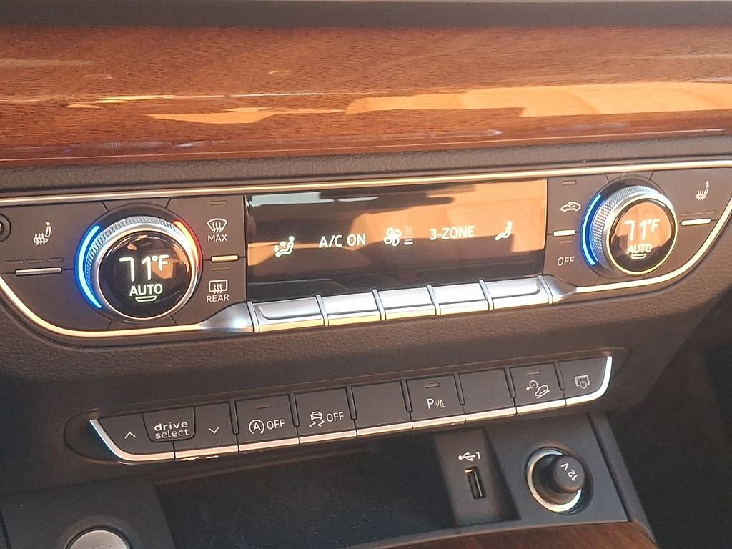 Used 2021 Audi Q5 2.0T Premium w/ Convenience Package image 16