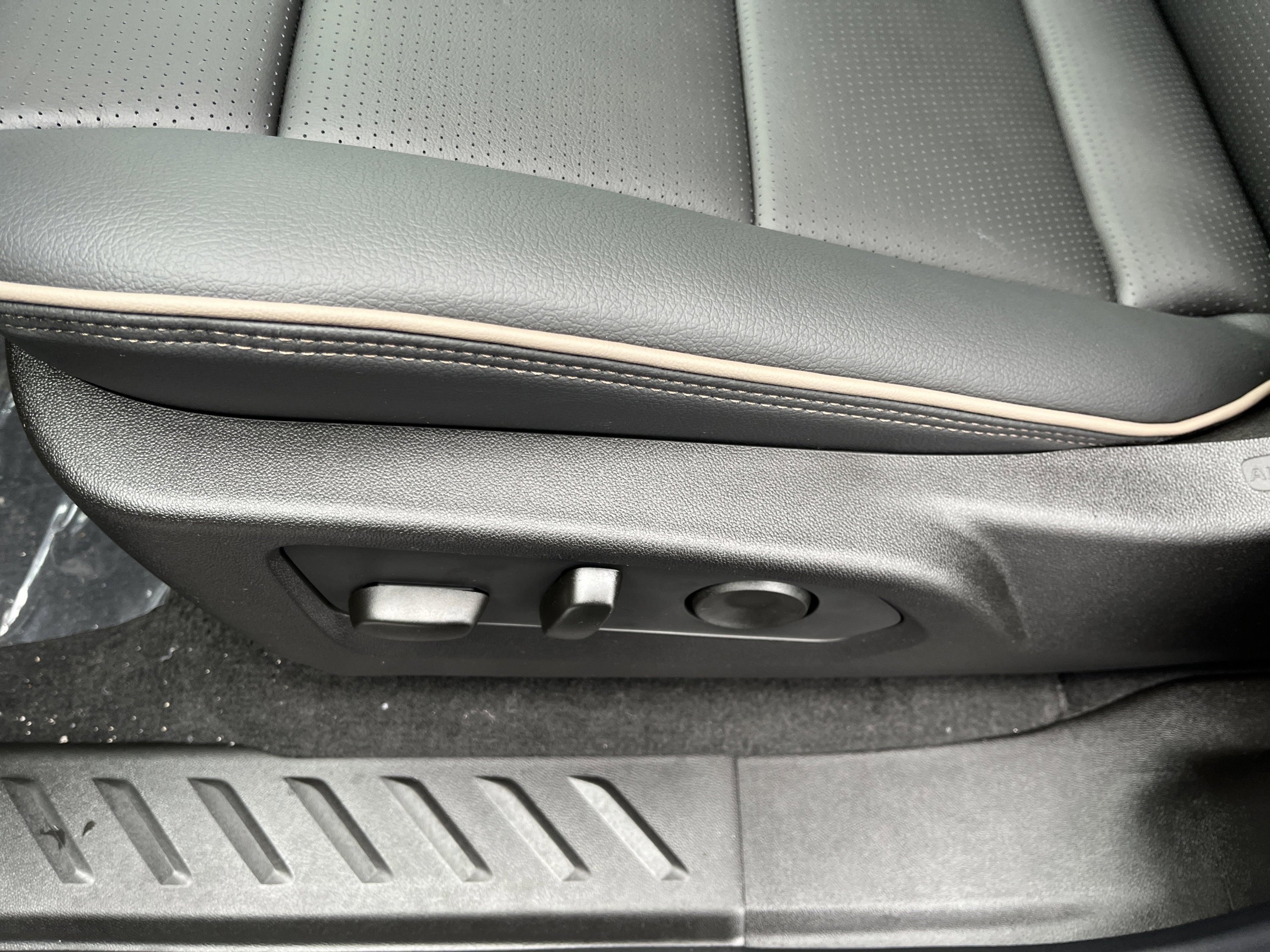 New 2026 GMC Canyon Denali w/ LPO, Denali Black Edition image 13