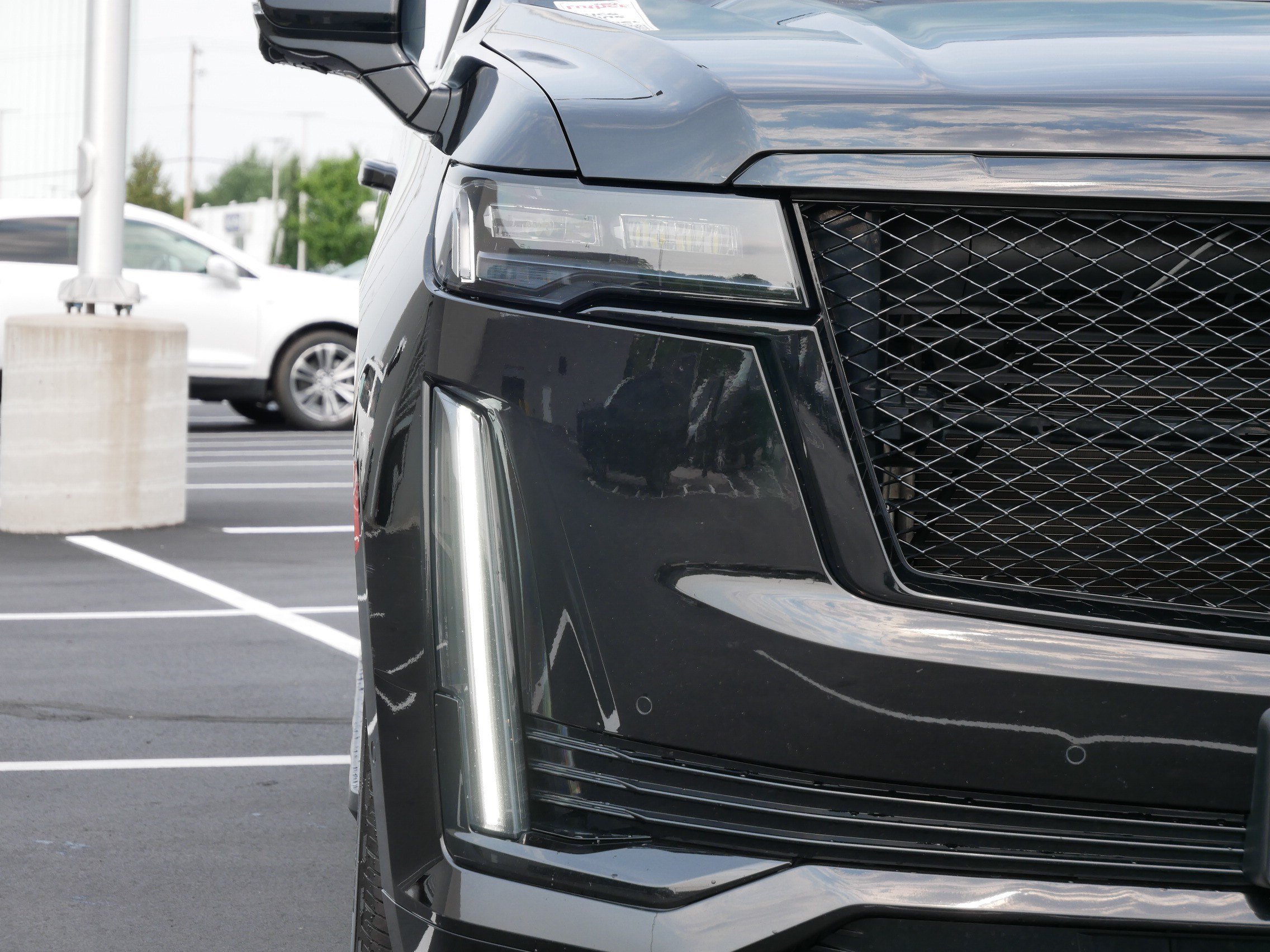 Used 2022 Cadillac Escalade Sport w/ LPO, ONYX Package AWD/4WD image 17