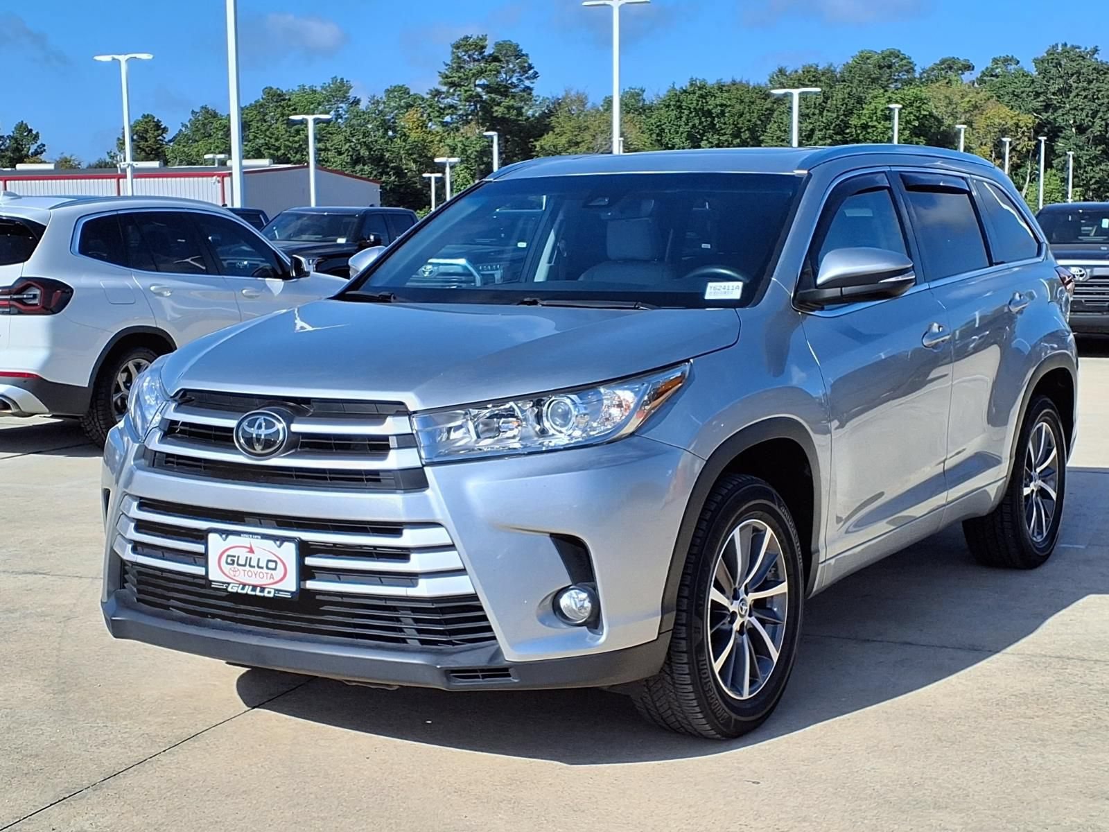Certified 2017 Toyota Highlander XLE FWD image 3