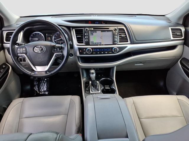 Used 2017 Toyota Highlander XLE AWD/4WD image 18