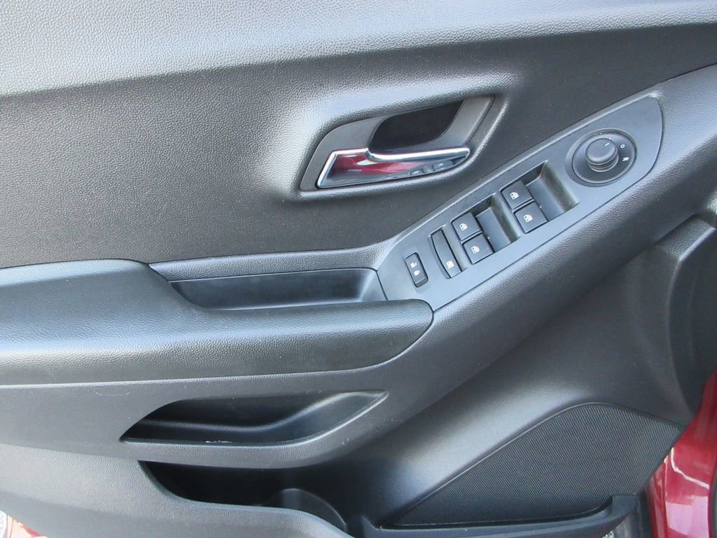 Used 2022 Chevrolet Trax LT image 22