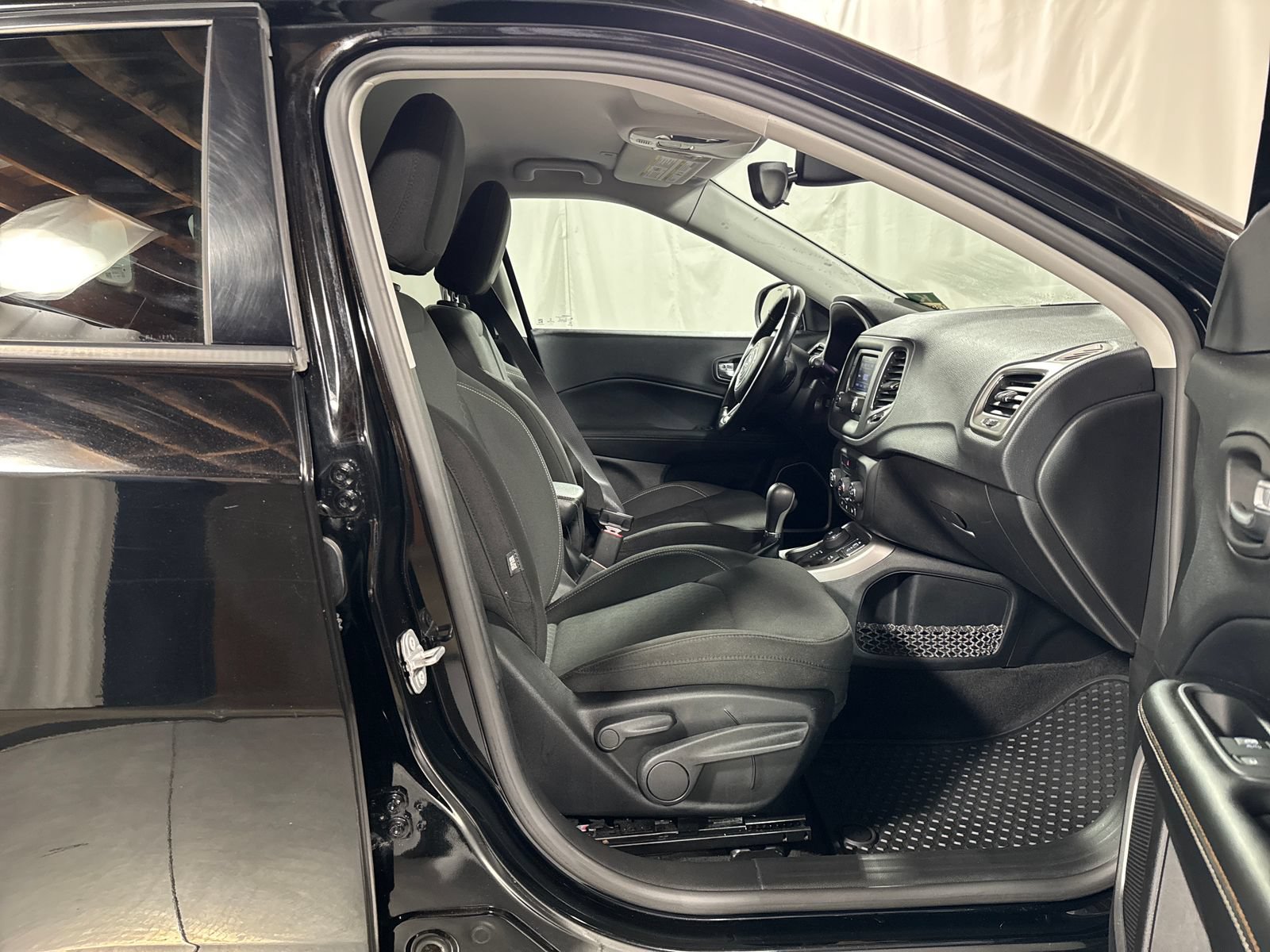 Used 2018 Jeep Compass Sport w/ Cold Weather Group AWD/4WD image 15