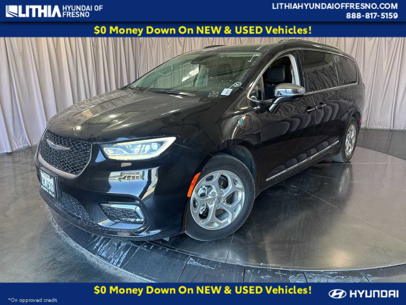 Used 2021 Chrysler Pacifica Limited w/ Uconnect Theater Family Group