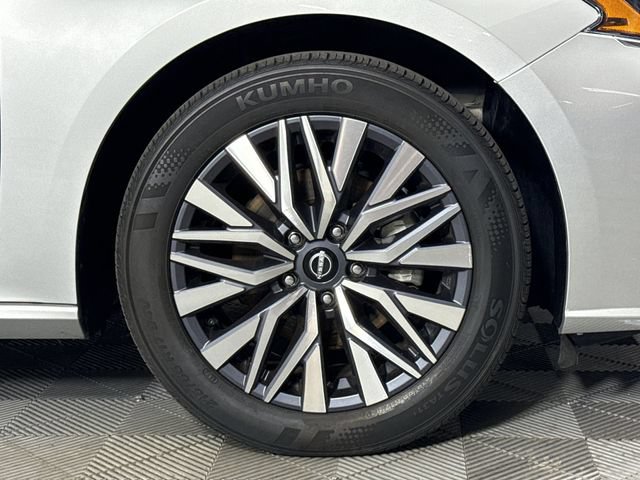 Used 2024 Nissan Altima 2.5 SV FWD image 11