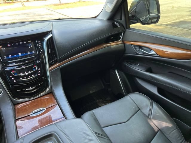 Used 2016 Cadillac Escalade Premium AWD/4WD image 28