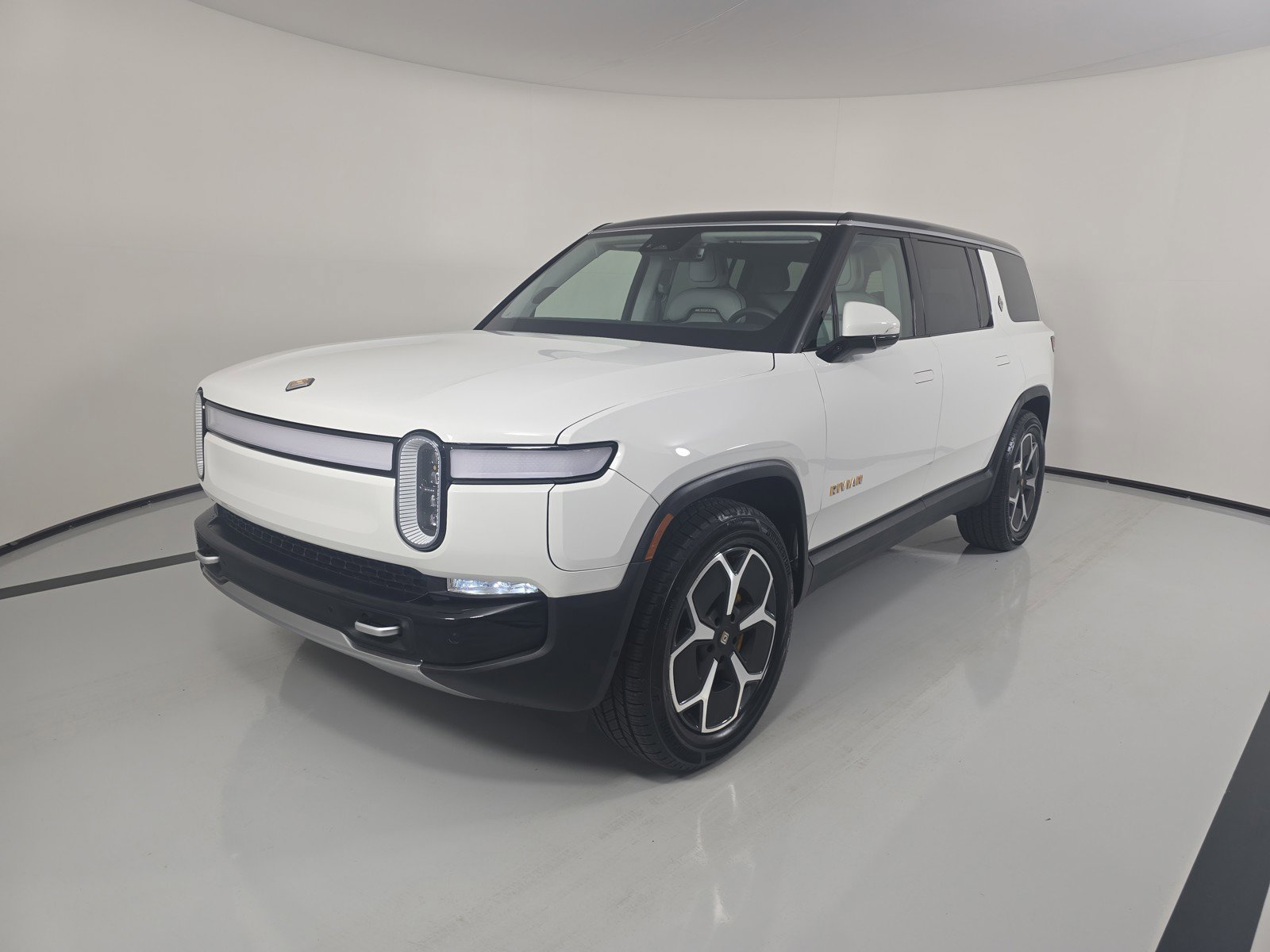 Used 2024 Rivian R1S Adventure AWD/4WD image 1