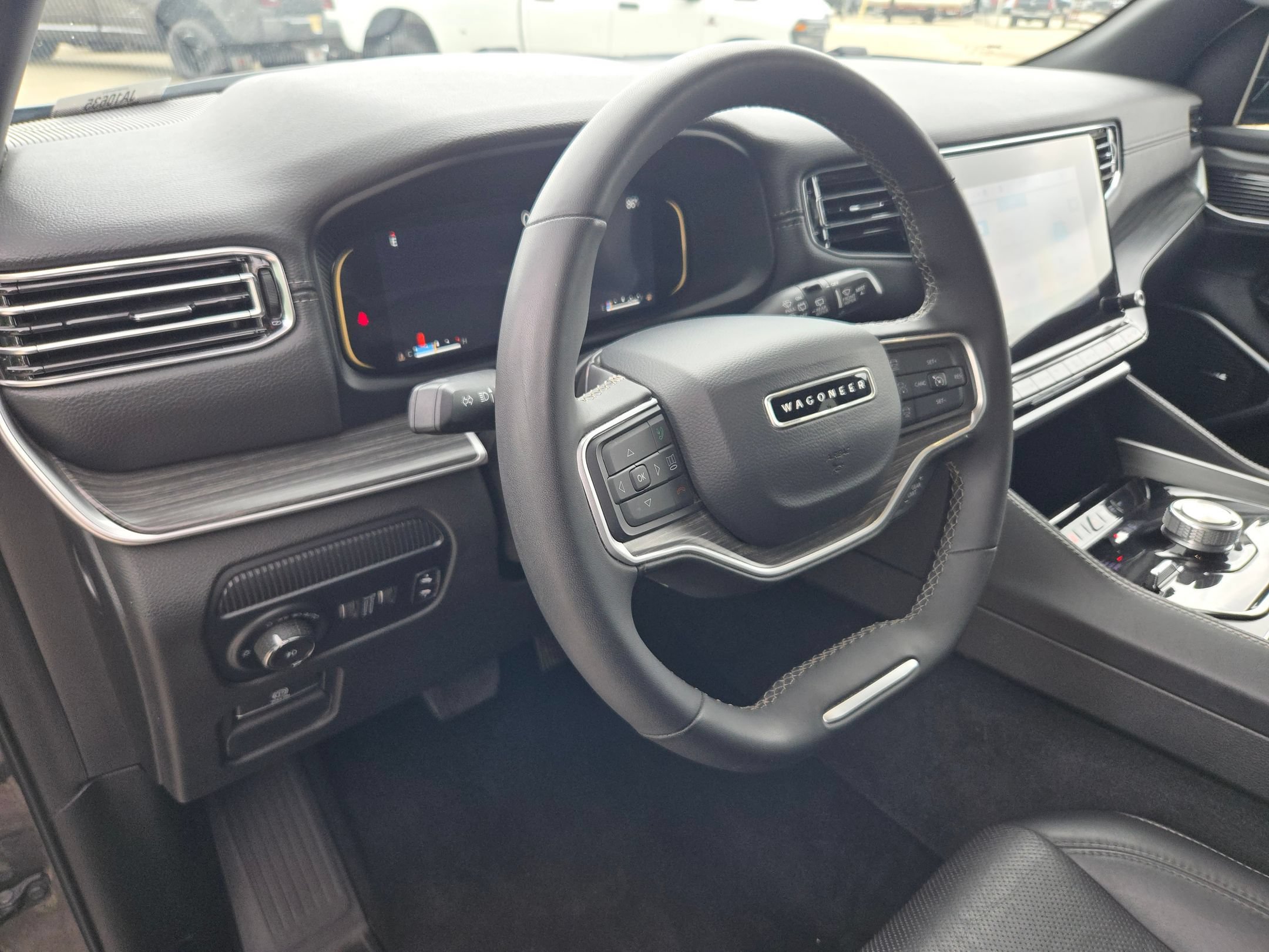 Used 2024 Jeep Wagoneer Series II w/ Flexible Seating Group AWD/4WD image 10