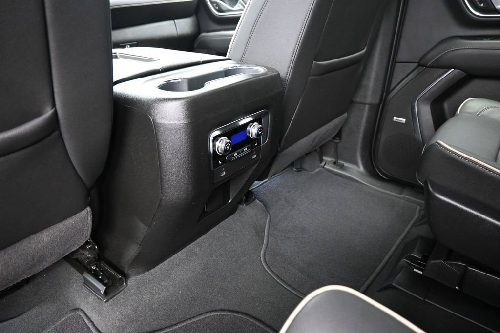 Used 2024 GMC Yukon XL SLT w/ SLT Luxury Package AWD/4WD image 18
