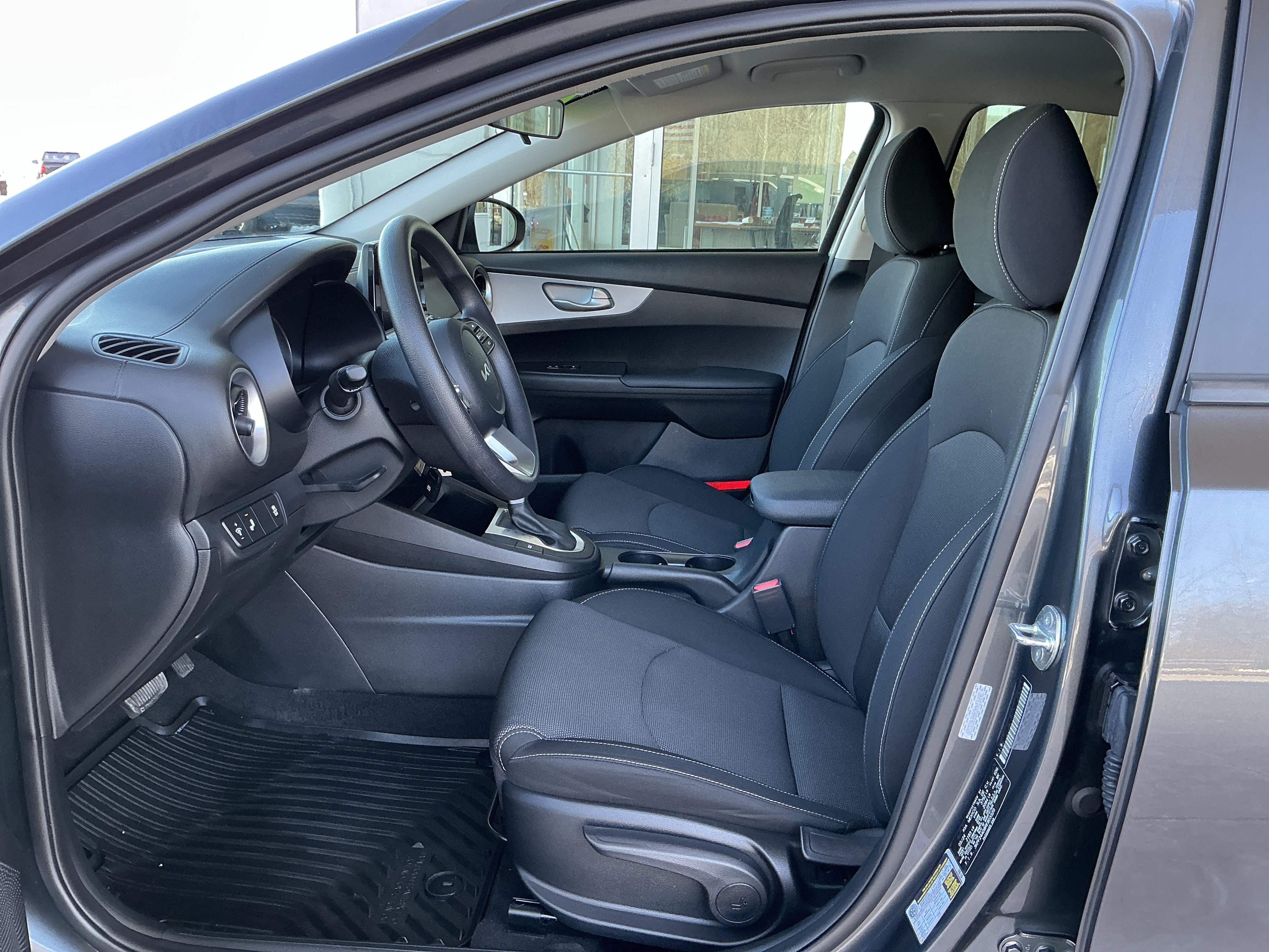 Used 2024 Kia Forte LXS w/ LXS Technology Package image 7