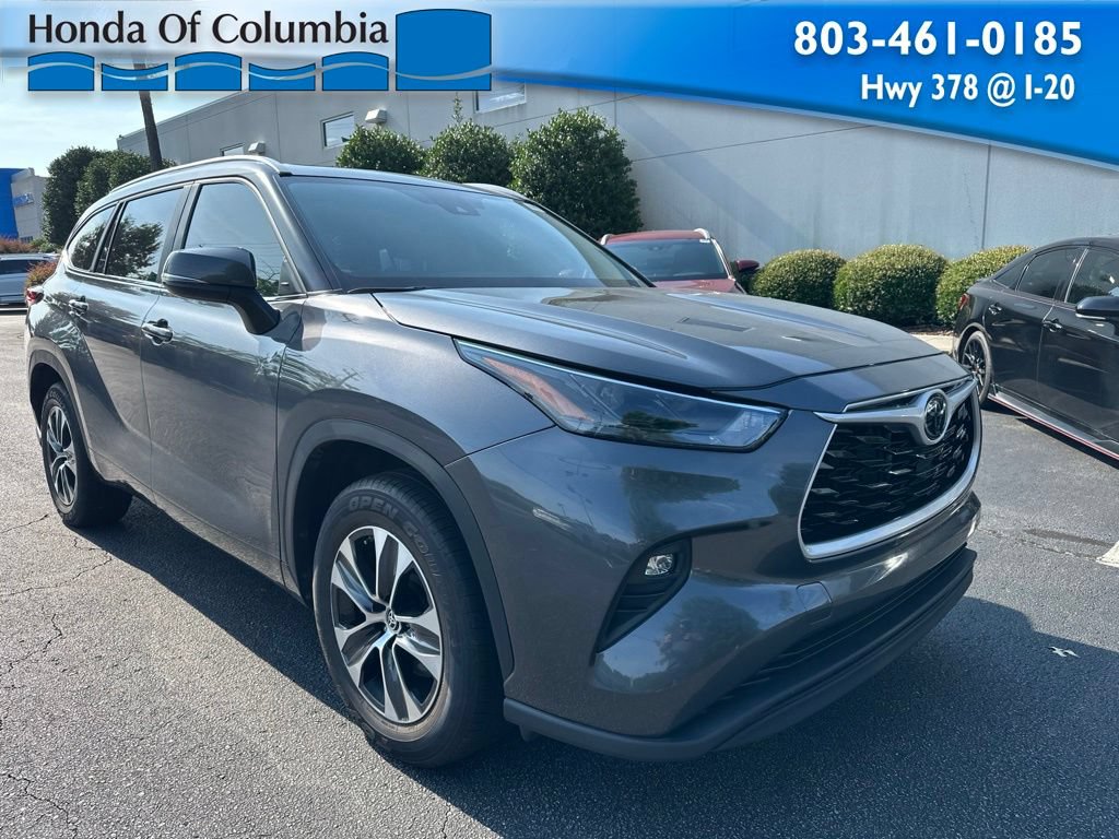 Used 2023 Toyota Highlander XLE FWD image 1