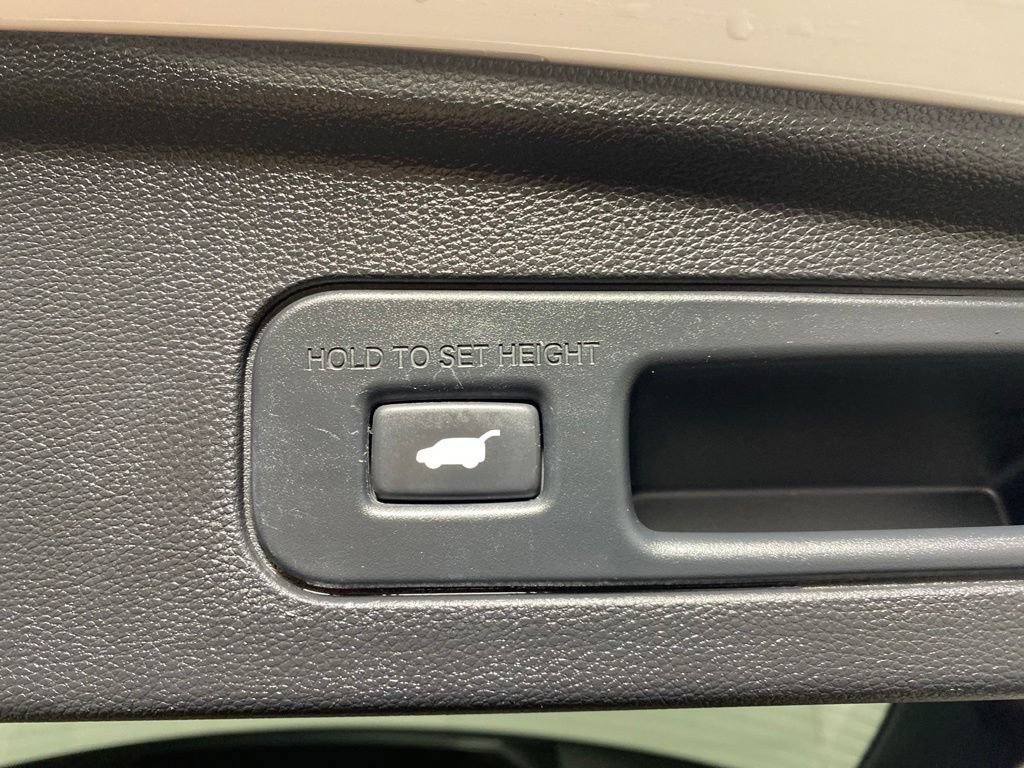Used 2023 Acura MDX w/ Technology Package AWD/4WD image 32