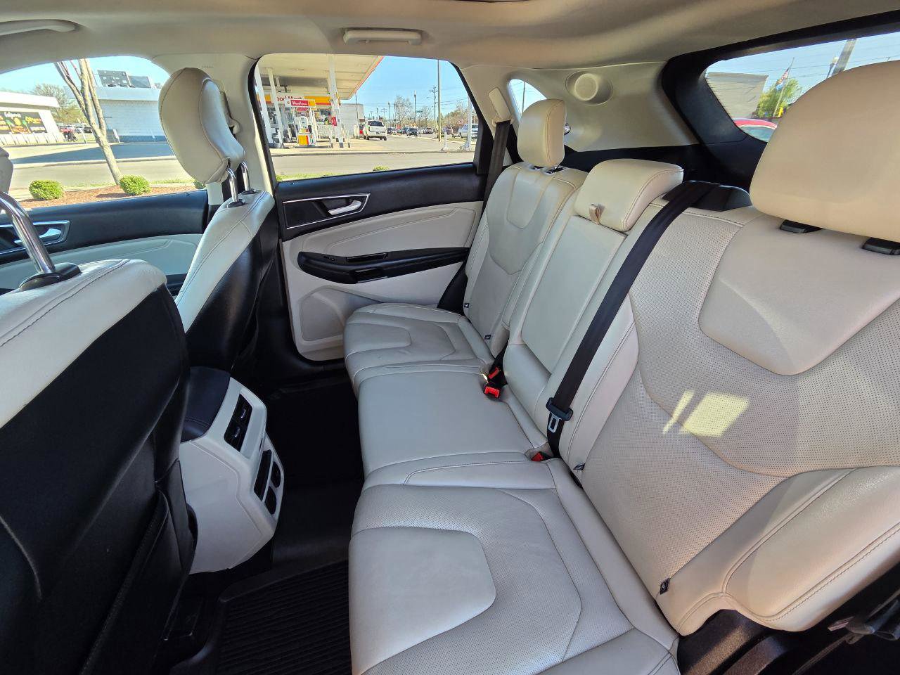 Used 2018 Ford Edge Titanium w/ Equipment Group 301A image 15