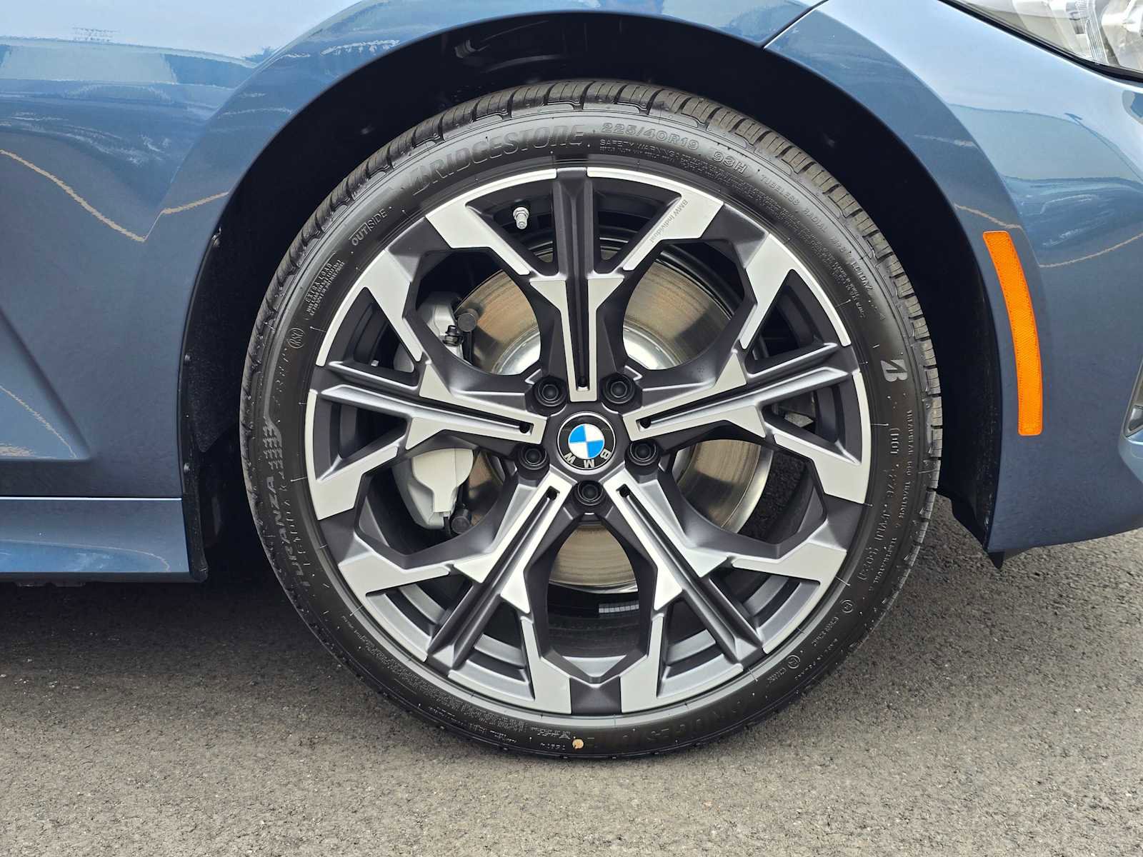 Used 2025 BMW 330i xDrive Sedan w/ Premium Package image 9