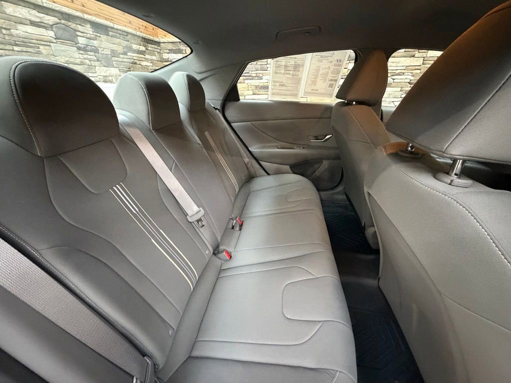 Certified 2023 Hyundai Elantra SEL w/ Convenience Package image 31