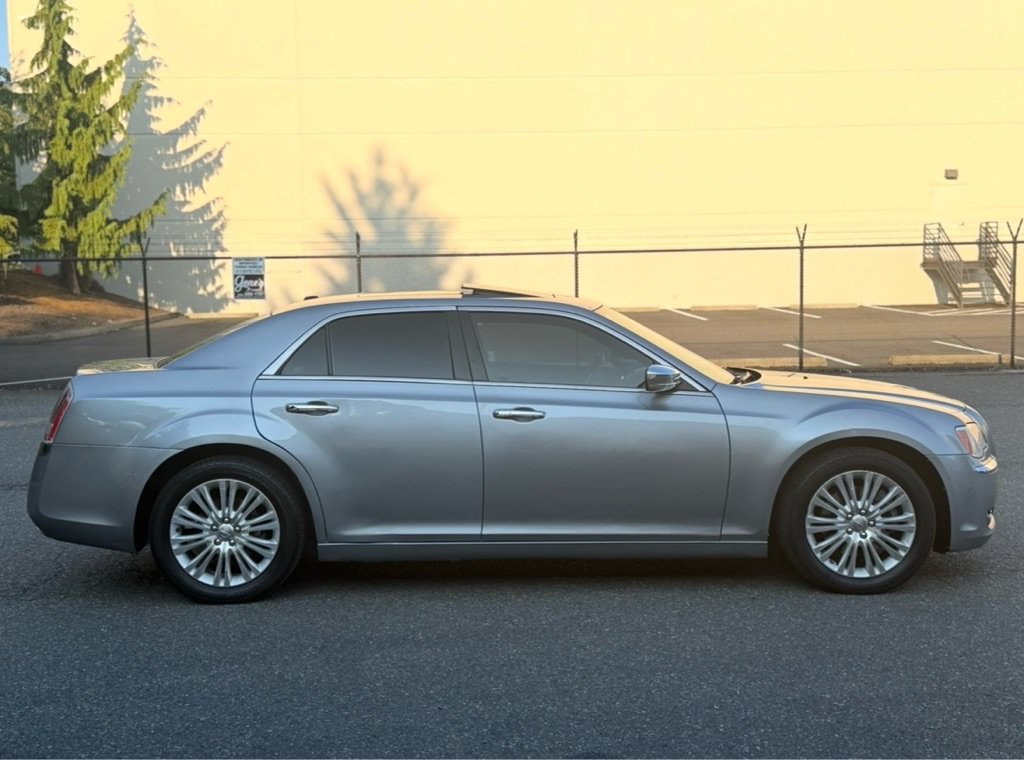 Used 2014 Chrysler 300 C w/ Beats Audio Group AWD/4WD image 4