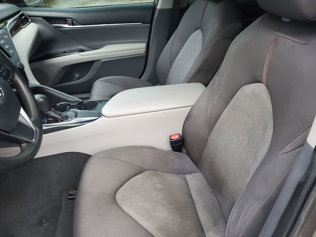Used 2018 Toyota Camry L image 13