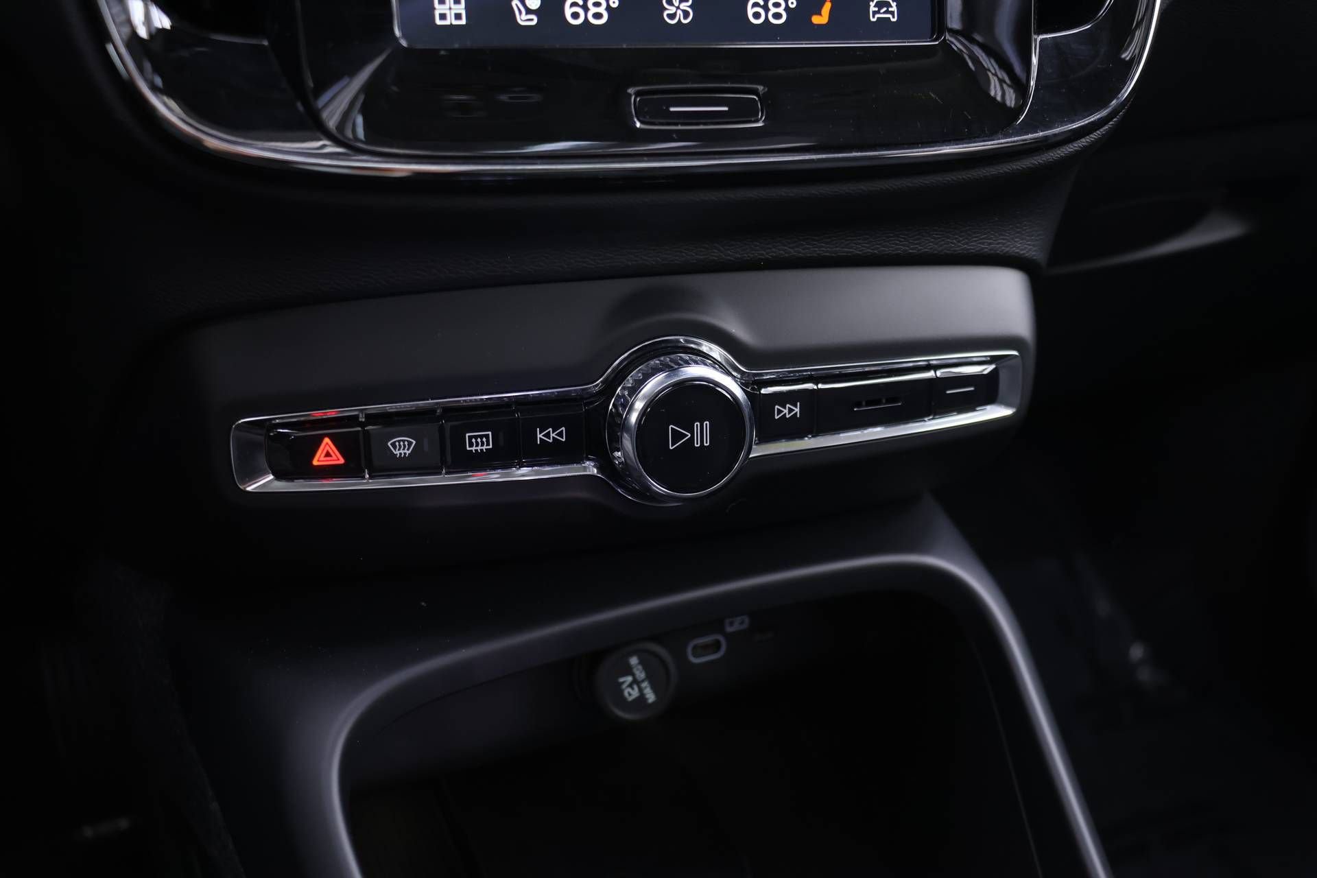 New 2026 Volvo XC40 B5 Plus AWD/4WD image 10