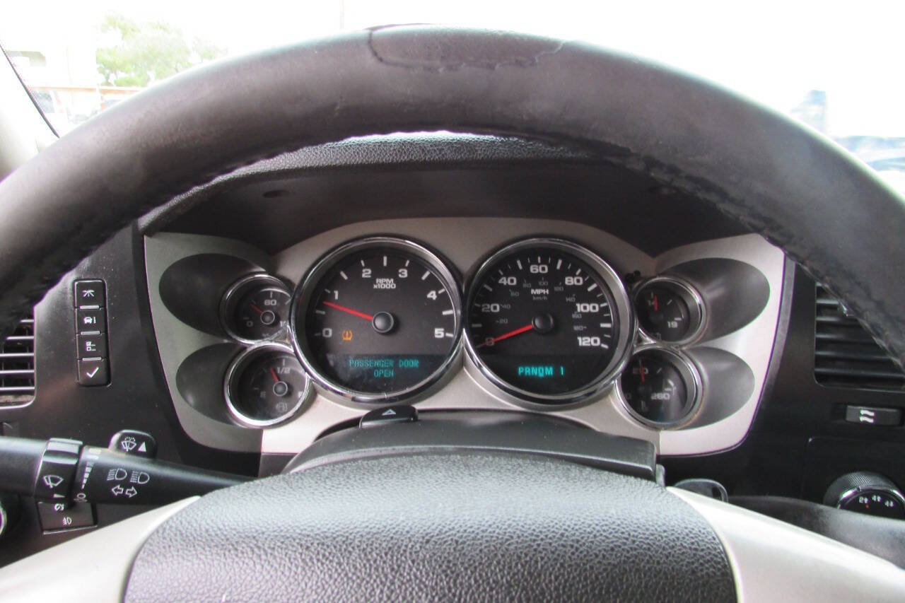 Used 2007 Chevrolet Silverado 2500 LT w/ 2LT Convenience Package AWD/4WD image 39