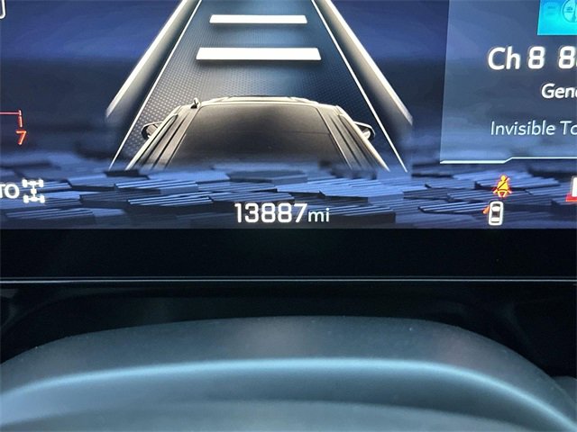 Used 2025 Chevrolet Suburban RST image 11