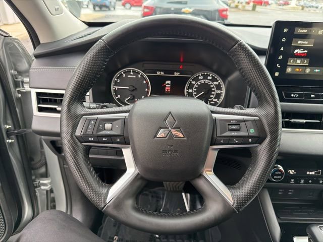Used 2025 Mitsubishi Outlander SE image 20