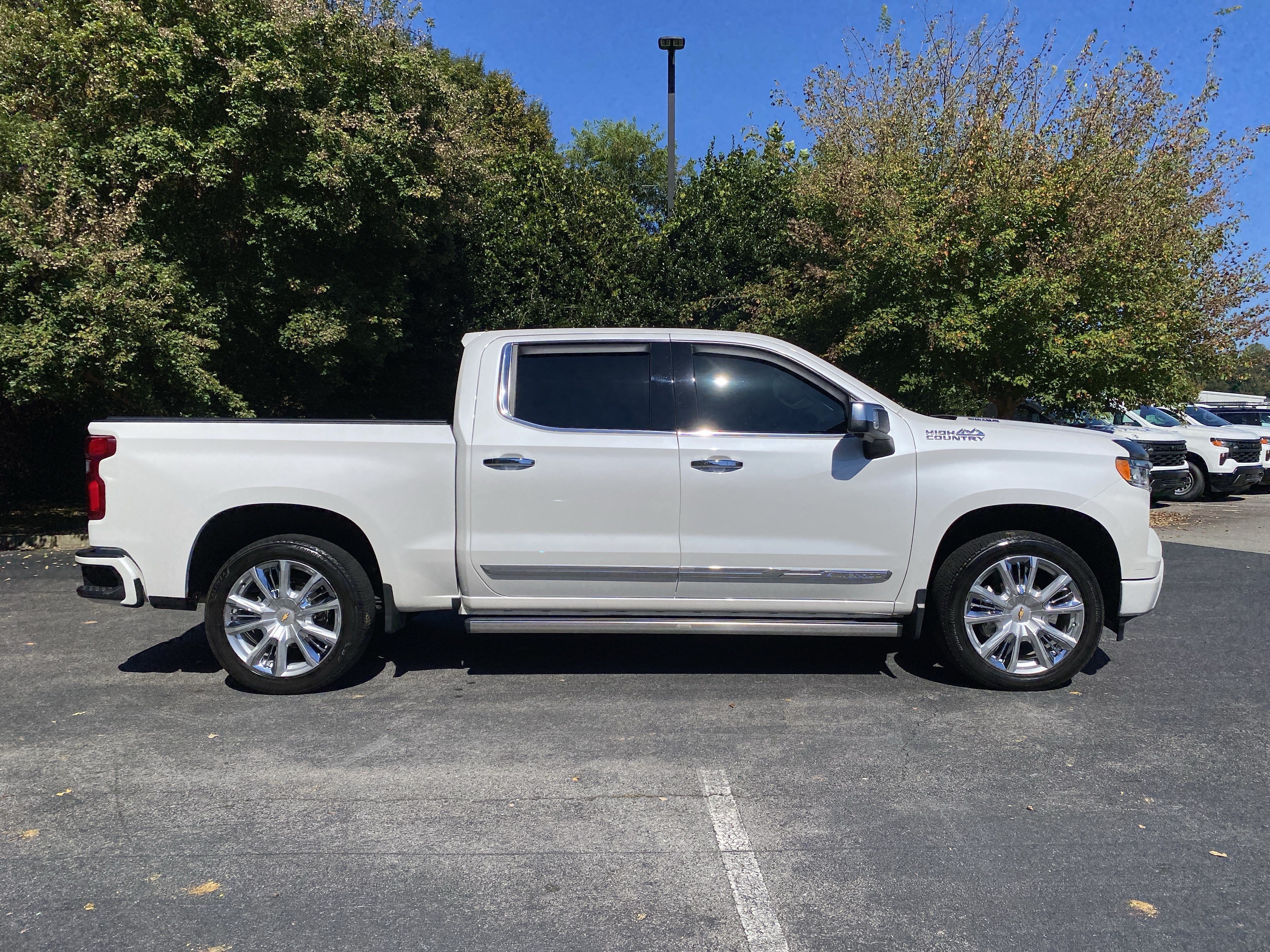 Used 2023 Chevrolet Silverado 1500 High Country w/ High Country Premium Package AWD/4WD image 10