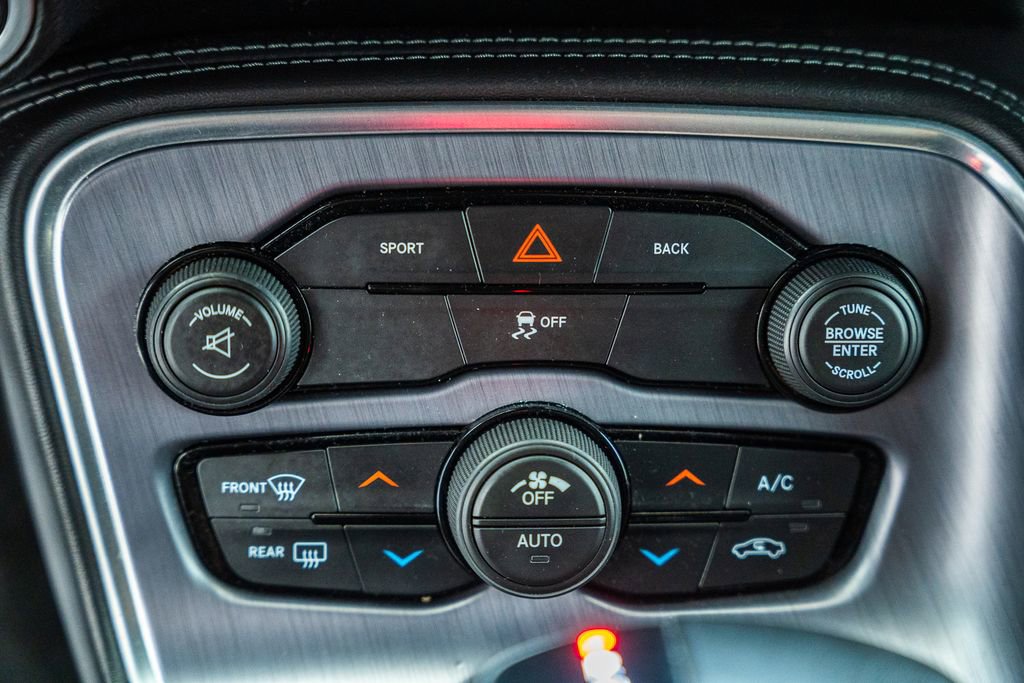 Used 2015 Dodge Challenger SXT RWD image 22