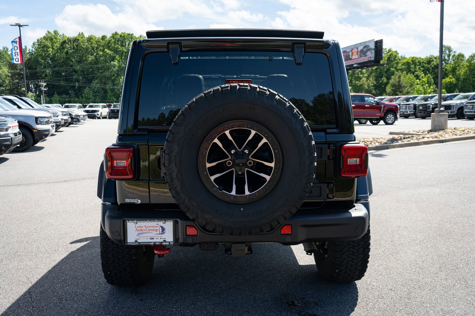 Used 2024 Jeep Wrangler Unlimited Rubicon AWD/4WD image 8