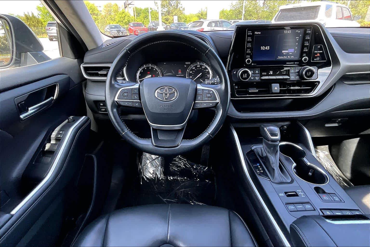 Used 2022 Toyota Highlander XLE image 6