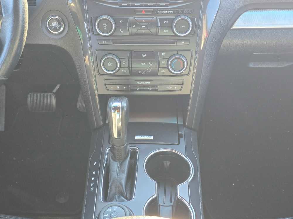 Used 2016 Ford Explorer XLT image 13