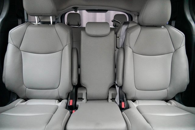 Certified 2025 Toyota Sienna XLE image 18