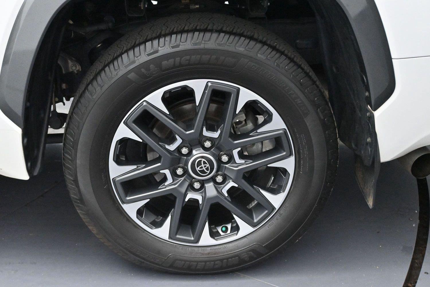 Used 2023 Toyota Tundra Limited AWD/4WD image 37