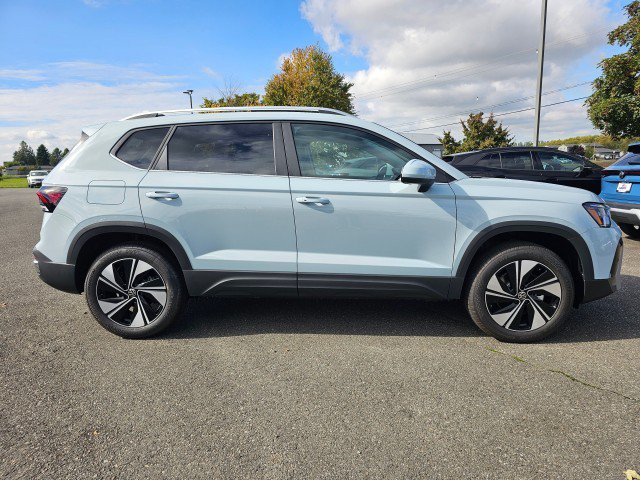 New 2027 Volkswagen Taos SE AWD/4WD image 2