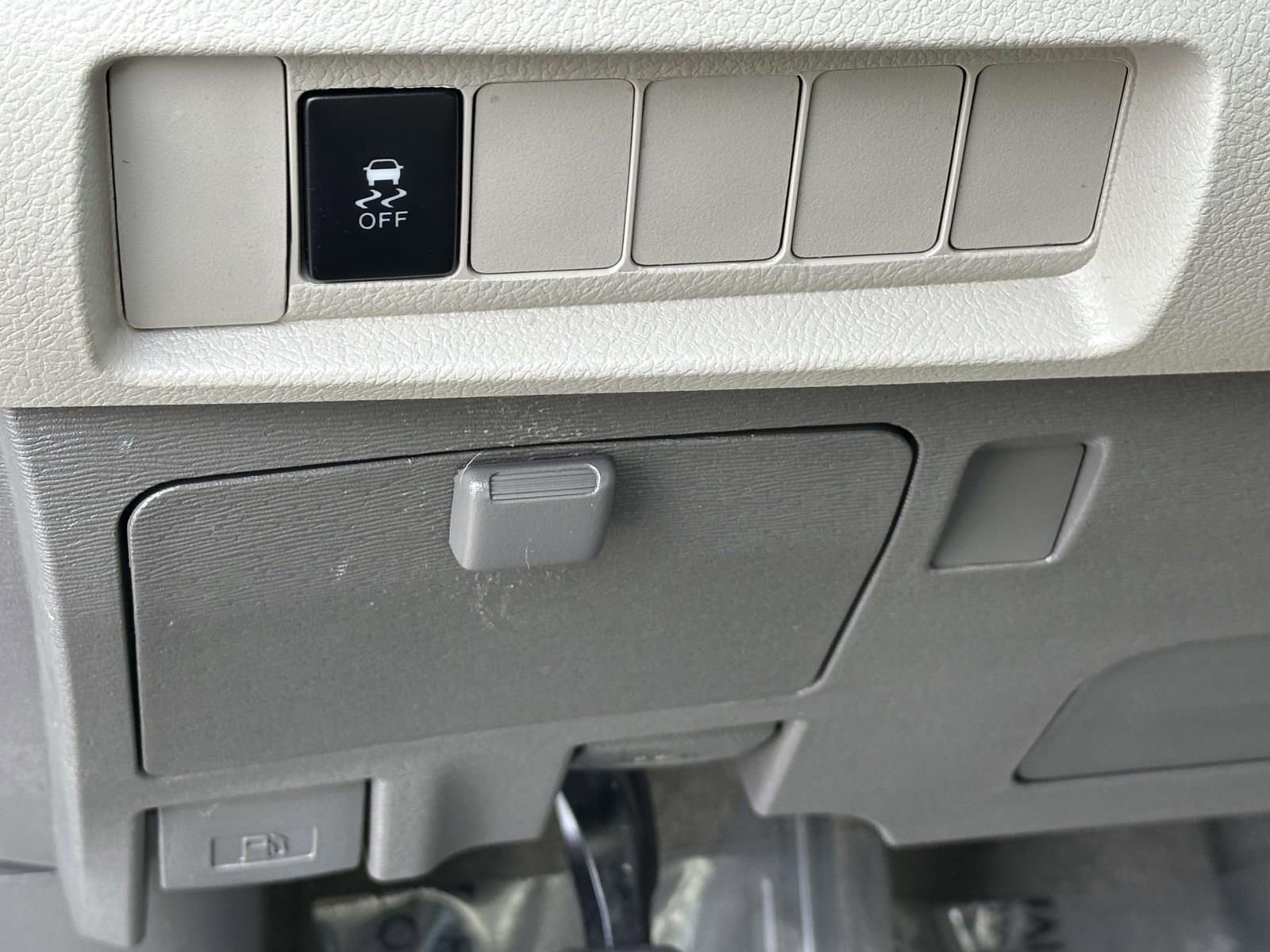 Used 2020 Toyota Sienna L FWD image 9