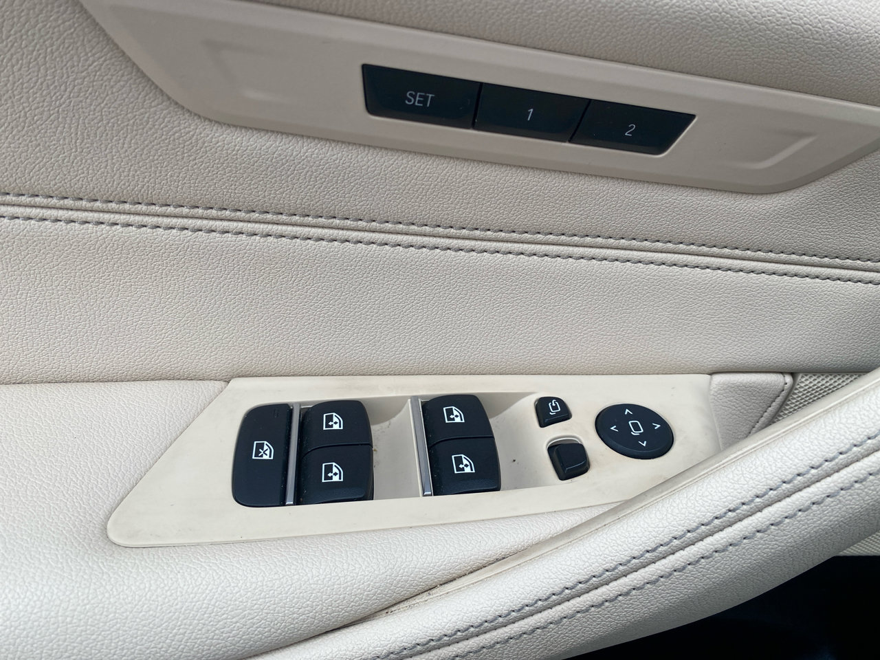 Used 2023 BMW 530i w/ Convenience Package image 15