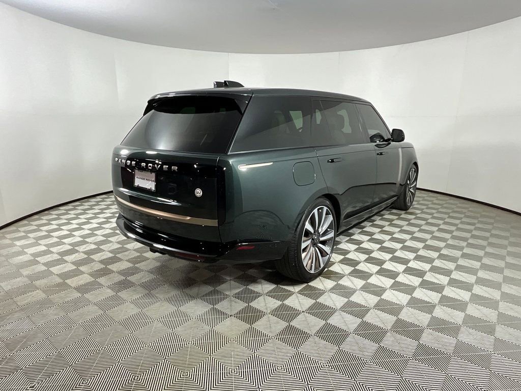 Used 2025 Land Rover Range Rover SV image 4