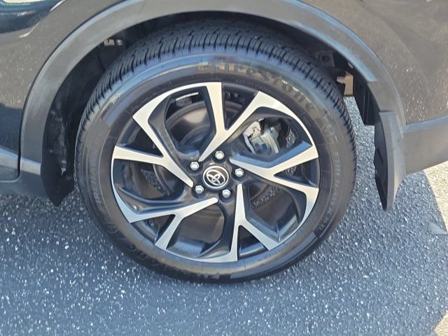 Used 2021 Toyota C-HR XLE FWD image 30