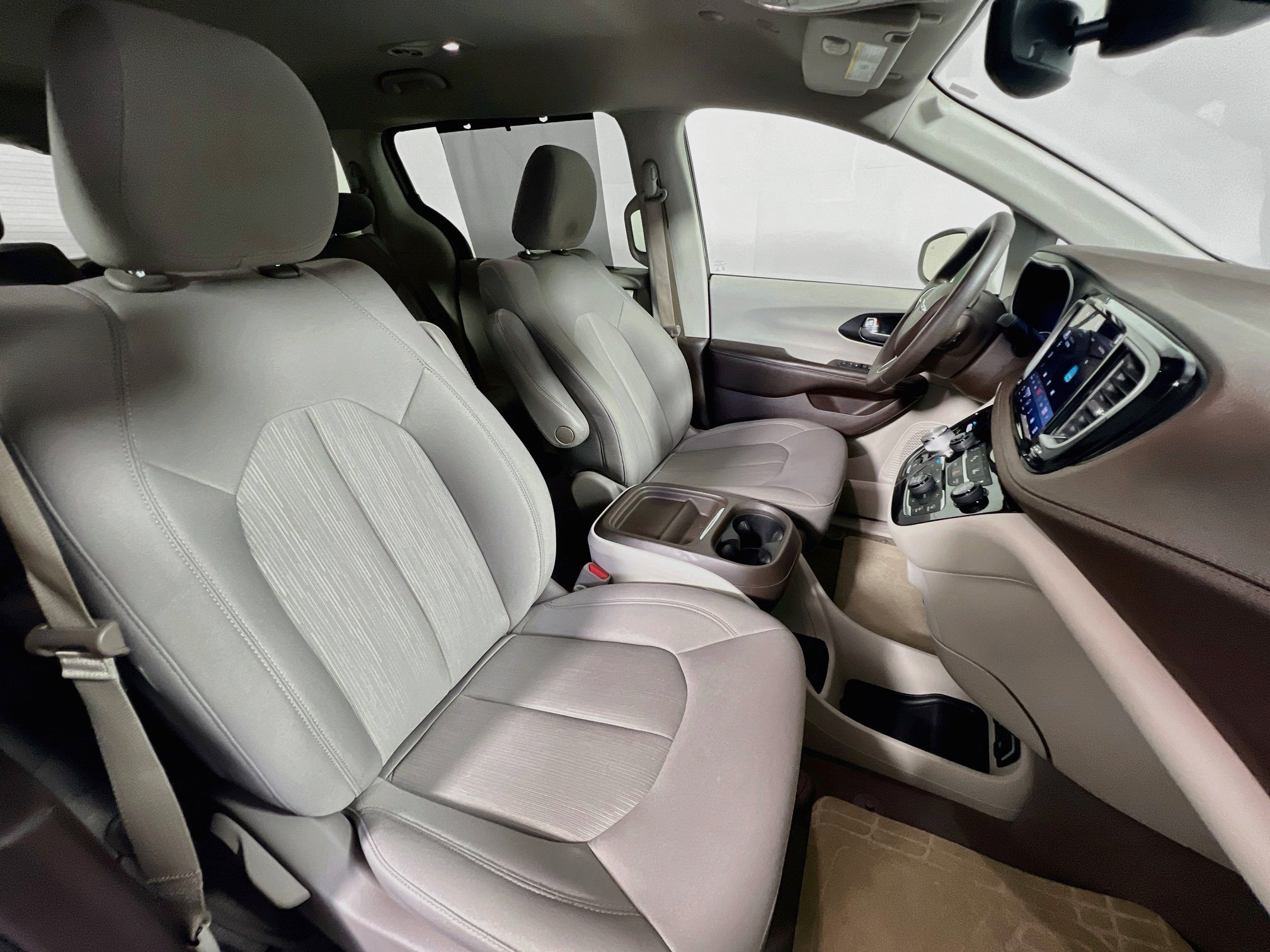 Used 2021 Chrysler Pacifica Touring FWD image 30