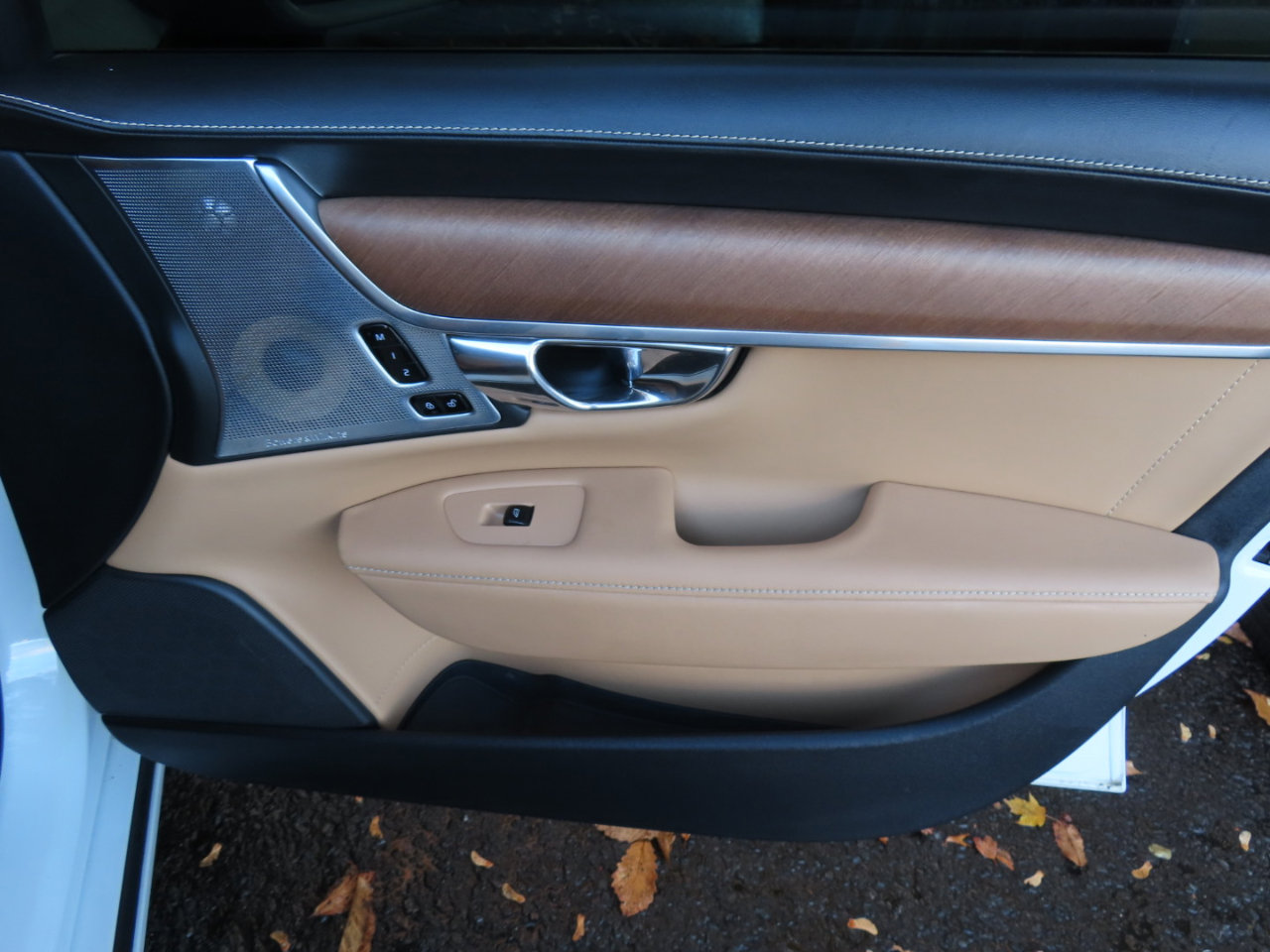 Used 2017 Volvo S90 T6 Inscription w/ Vision Package image 22