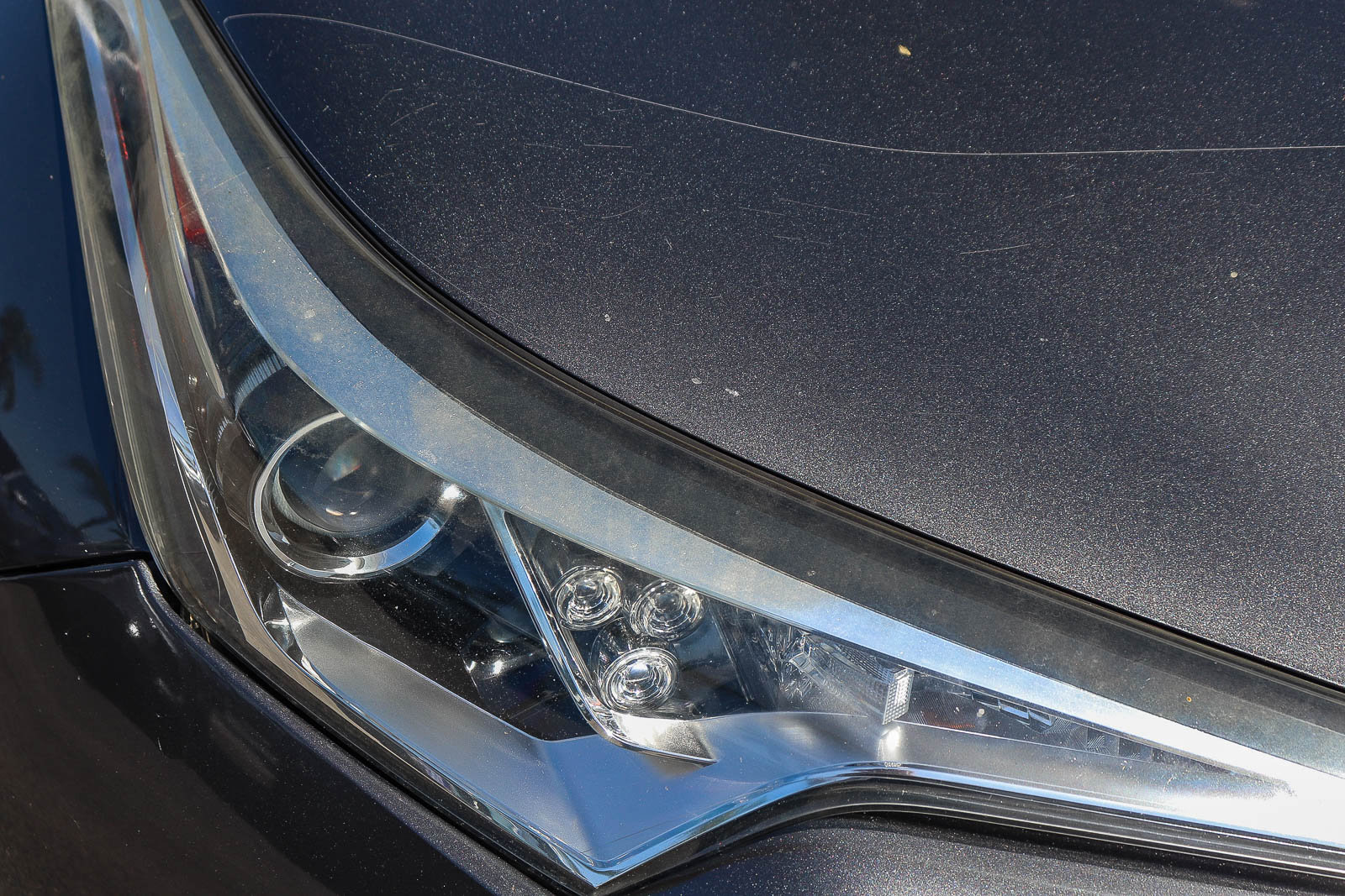 Used 2018 Toyota C-HR XLE FWD image 4