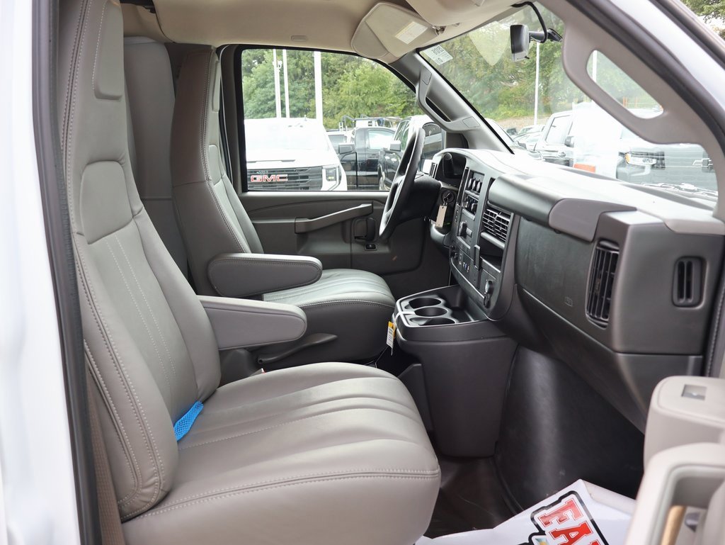 New 2025 GMC Savana 2500 Work Van w/ Enhanced Convenience Package image 29