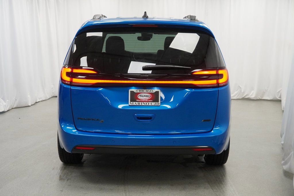 New 2026 Chrysler Pacifica Select w/ S Appearance Package image 10